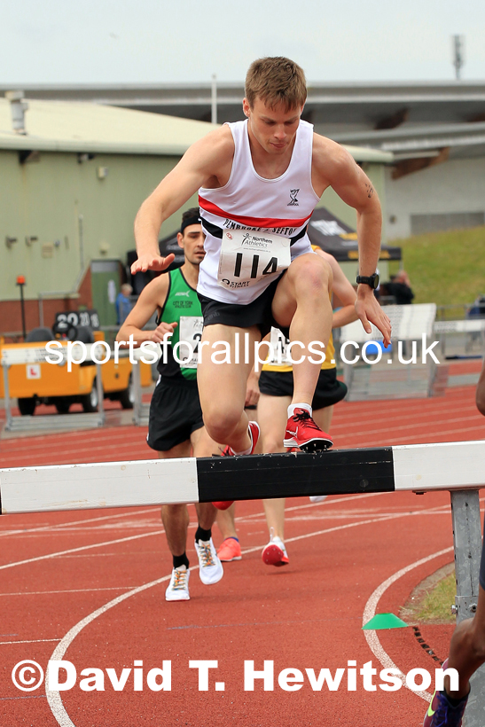Senior mens 3000 metres steeplechase, 2022 Northern Senior and Under-20 Champs., Wavertree Athletics Centre, Liverpool. Photo: David T. Hewitson/Sports for All Pics
